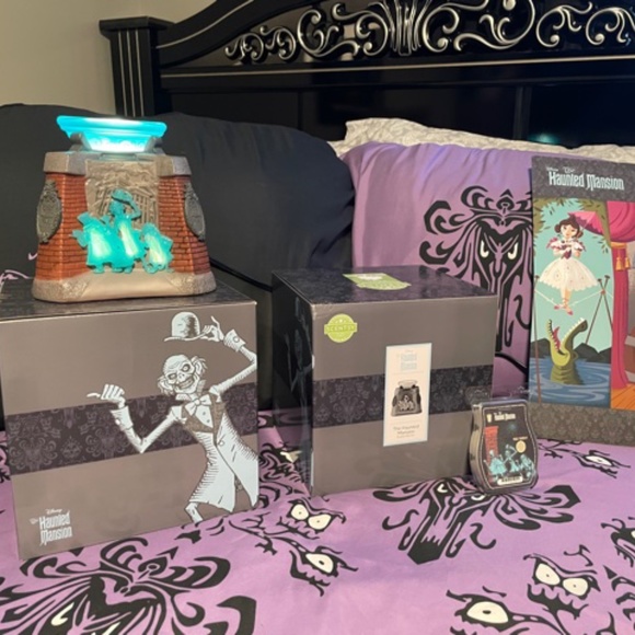 Haunted Mansion Scentsy Warmer and Three Thumbs Up Fragrance Wax Melt
